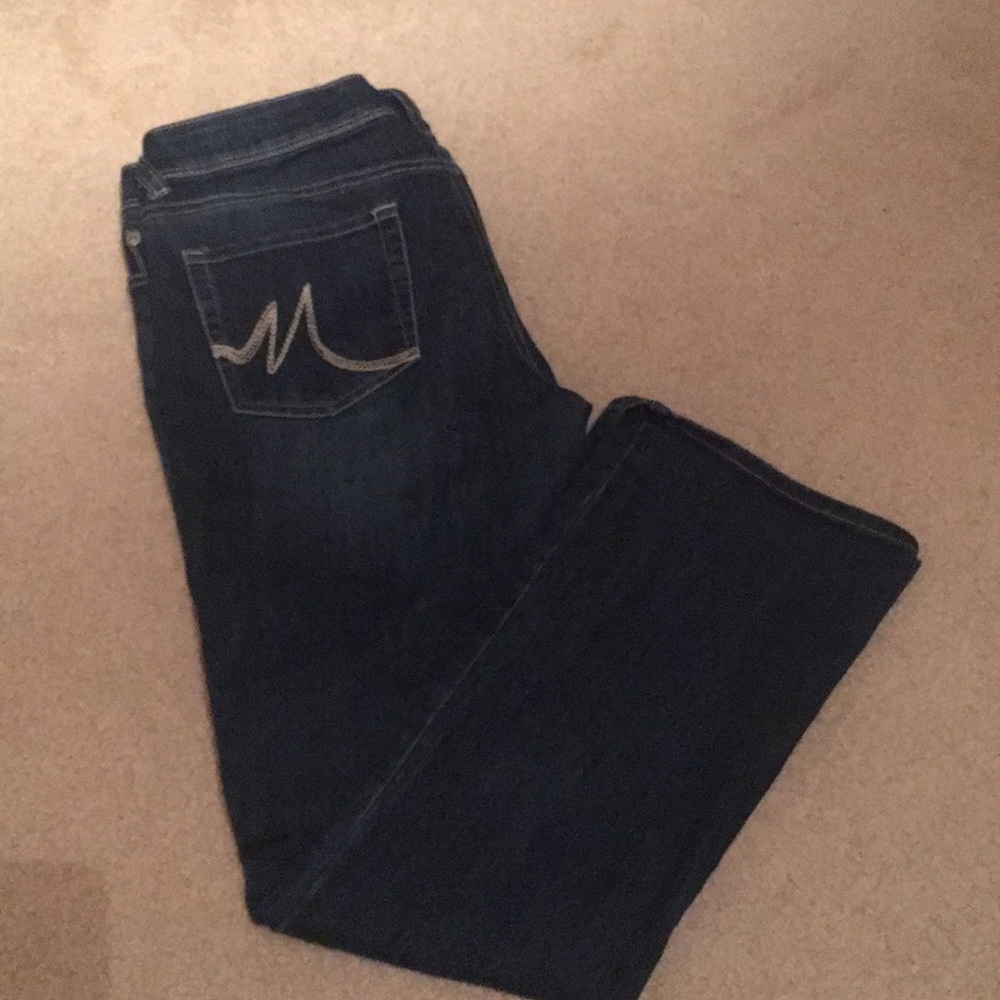 Ladies straight leg dark wash jean 11/12 SHORT